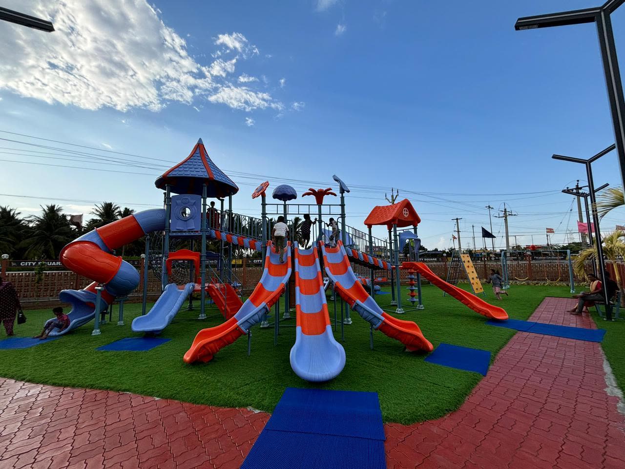 Vani's Kettle Park — outdoor playground